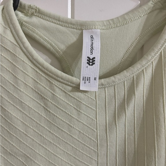 All in motion athletic top with built in bra (054) - Picture 3 of 3